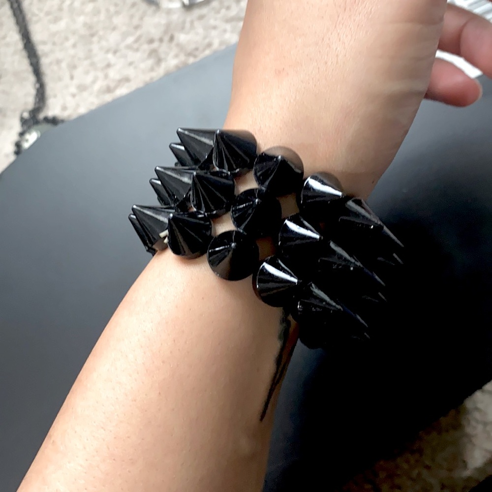 Spiky stretch bracelet